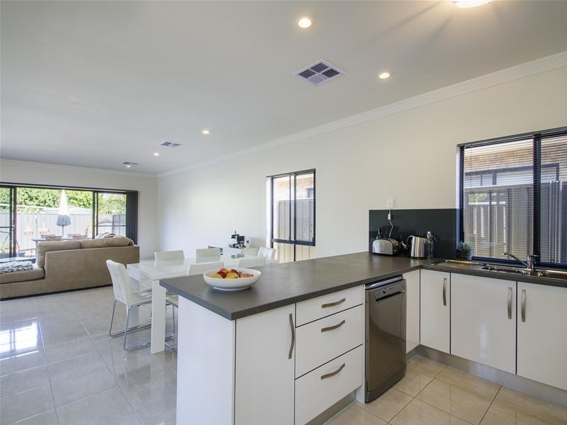 10 Ella Street, Dover Gardens SA 5048