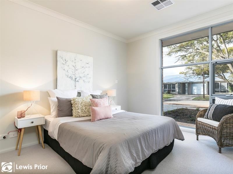 2 Jacaranda Grove, Oaklands Park SA 5046