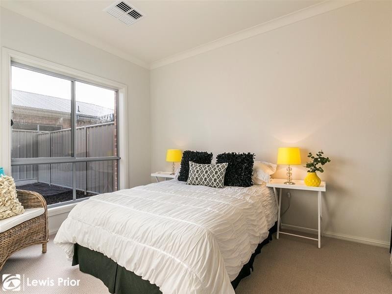 2 Jacaranda Grove, Oaklands Park SA 5046