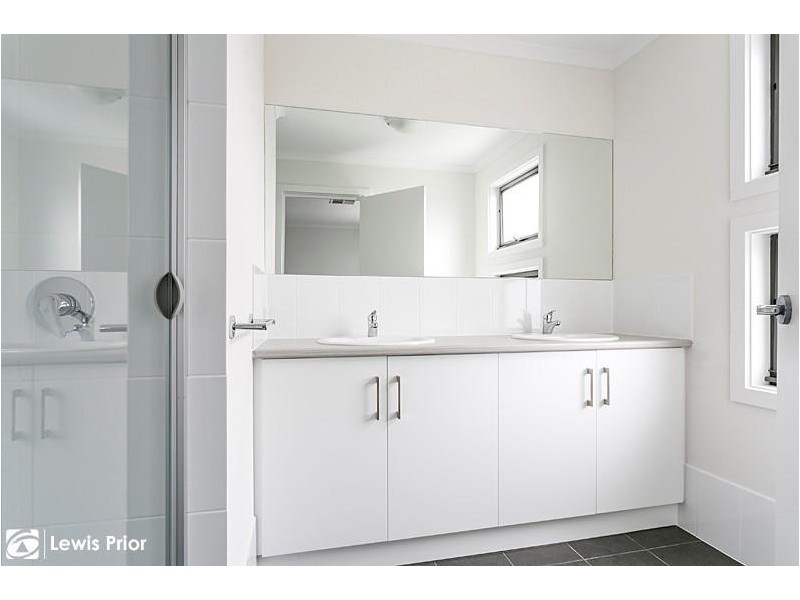 2b Greenasche Grove, Seacombe Gardens SA 5047