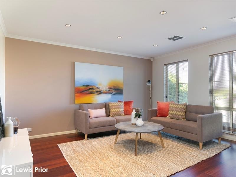 28 Sovereign Drive, Woodcroft SA 5162