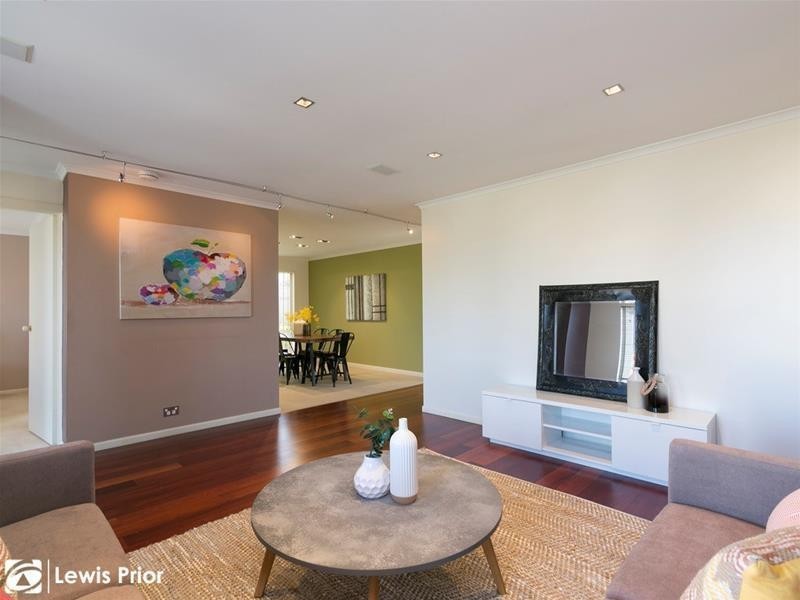 28 Sovereign Drive, Woodcroft SA 5162