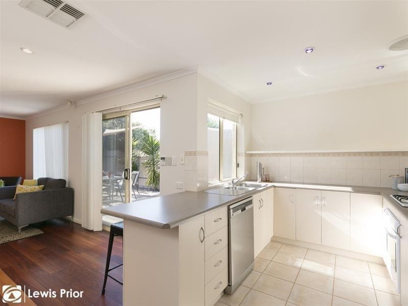 28 Sovereign Drive, Woodcroft SA 5162