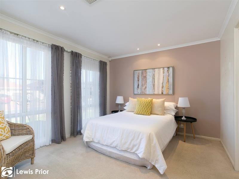 28 Sovereign Drive, Woodcroft SA 5162