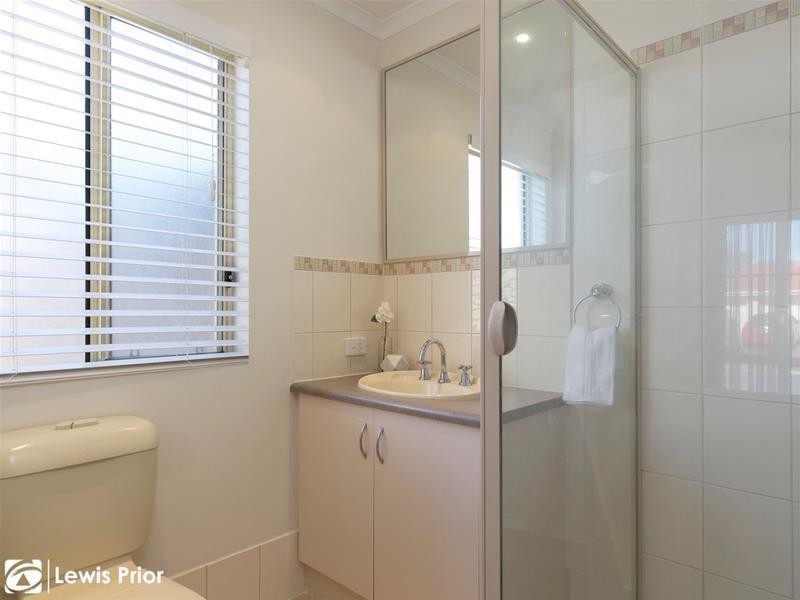 28 Sovereign Drive, Woodcroft SA 5162