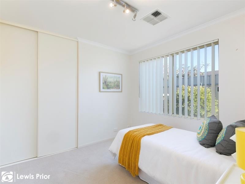 28 Sovereign Drive, Woodcroft SA 5162