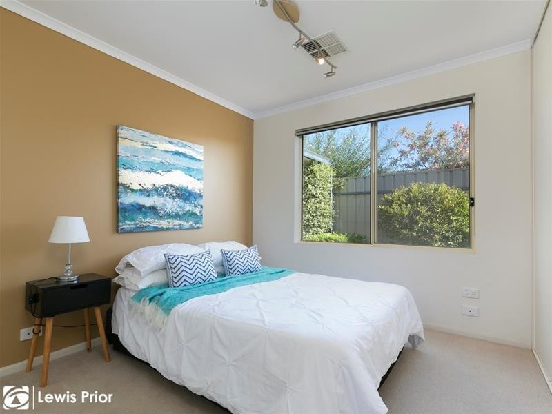 28 Sovereign Drive, Woodcroft SA 5162