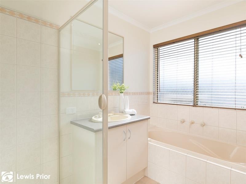 28 Sovereign Drive, Woodcroft SA 5162