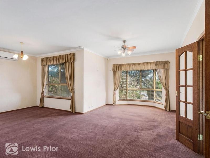 2 Triche Crescent, Hallett Cove SA 5158