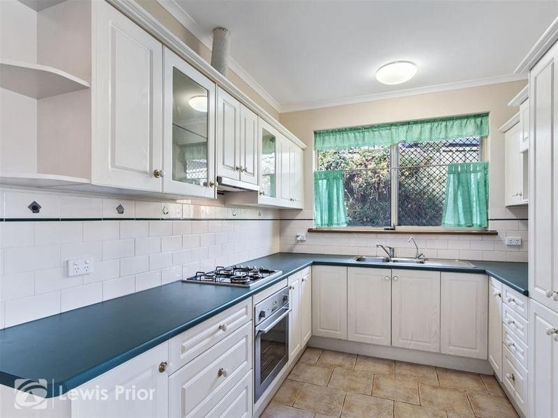 2 Triche Crescent, Hallett Cove SA 5158