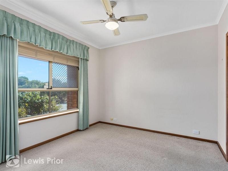 2 Triche Crescent, Hallett Cove SA 5158