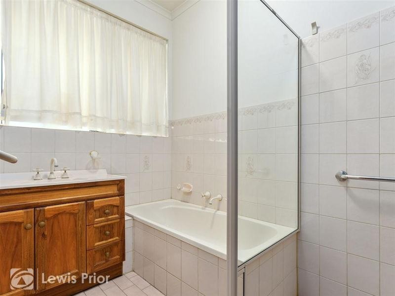 2 Triche Crescent, Hallett Cove SA 5158