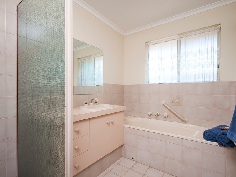 2A Jasmine Avenue, Marion SA 5043