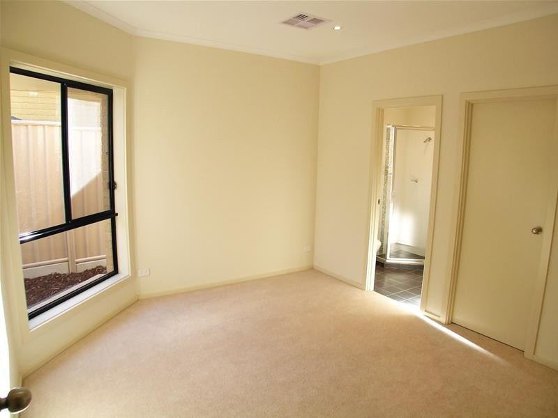 11 Pitt Street, Seacombe Gardens SA 5047