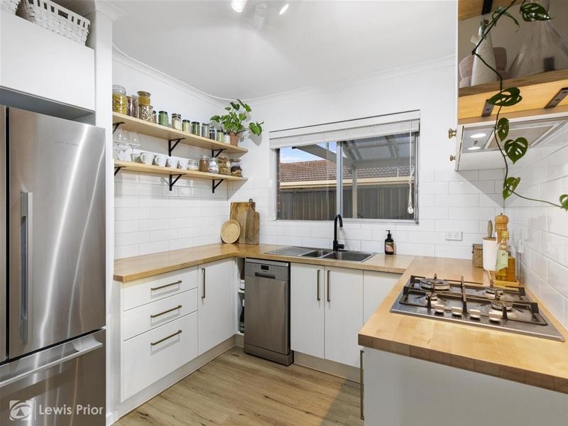 1/4 First Avenue, Warradale SA 5046