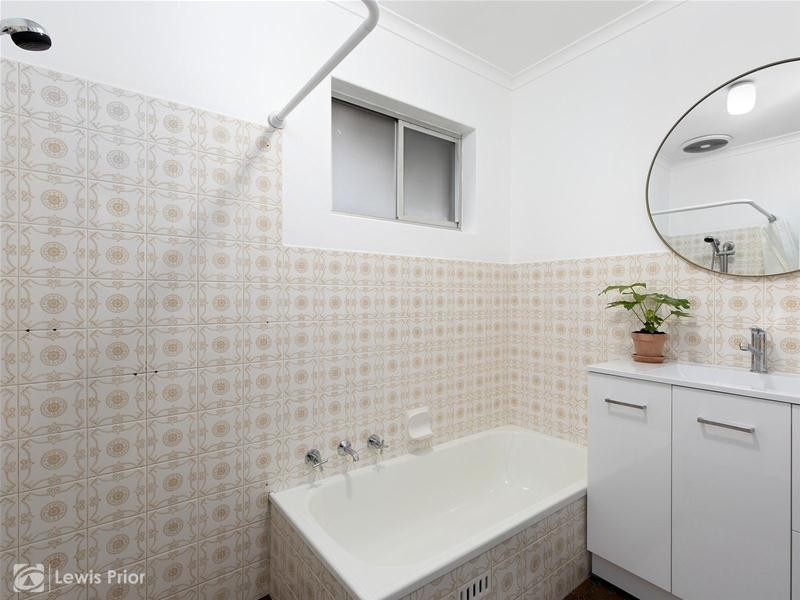 1/4 First Avenue, Warradale SA 5046