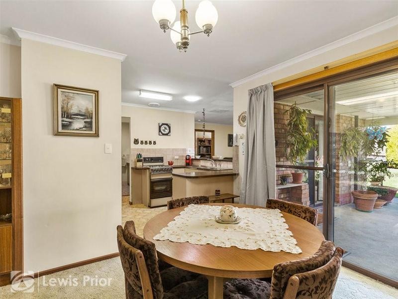2 Alfonso Drive, Hallett Cove SA 5158
