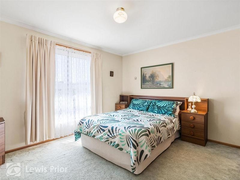 2 Alfonso Drive, Hallett Cove SA 5158