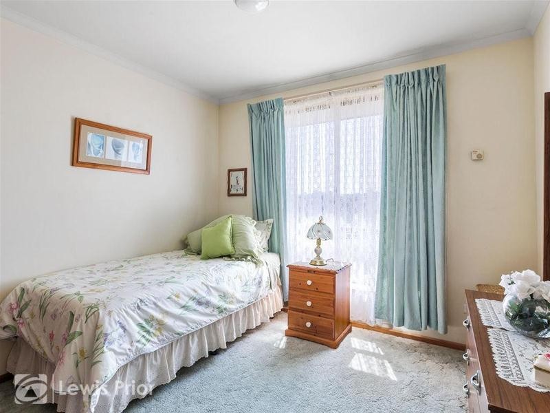 2 Alfonso Drive, Hallett Cove SA 5158