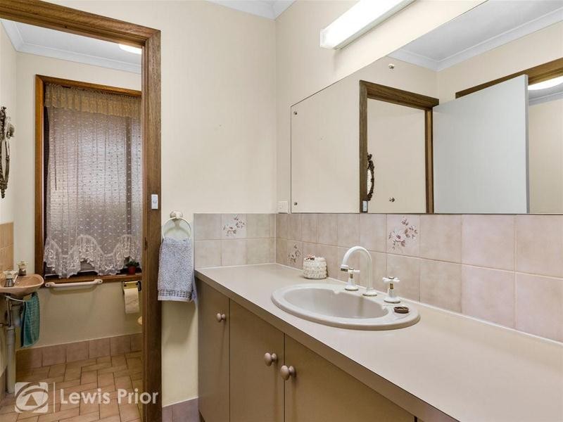 2 Alfonso Drive, Hallett Cove SA 5158