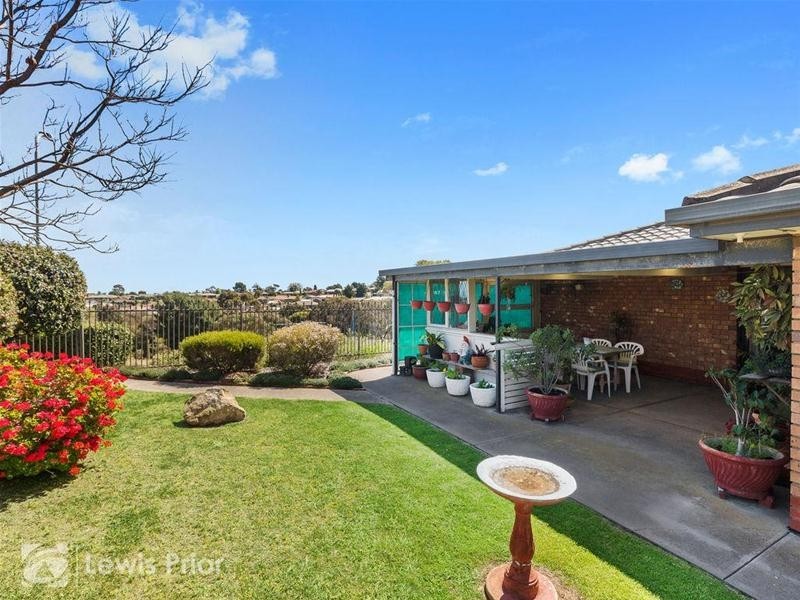 2 Alfonso Drive, Hallett Cove SA 5158