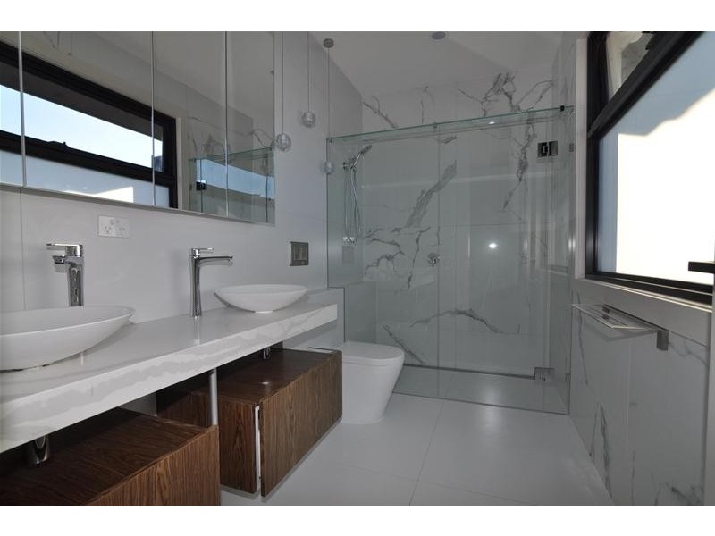 1A Rayern Court, Bentleigh East VIC 3165