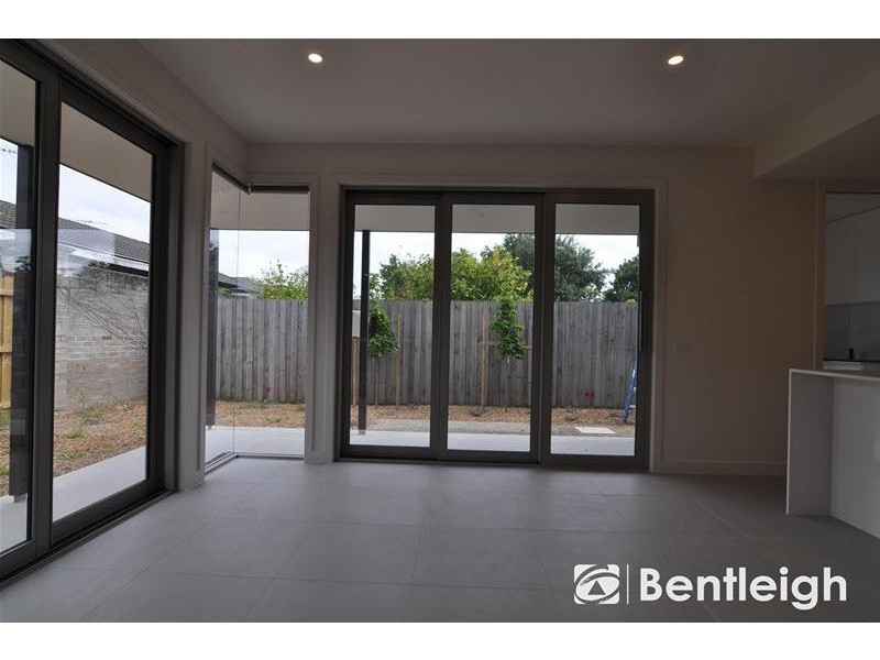2/33 Browns Road, Bentleigh East VIC 3165