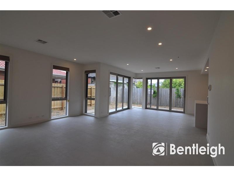 2/33 Browns Road, Bentleigh East VIC 3165