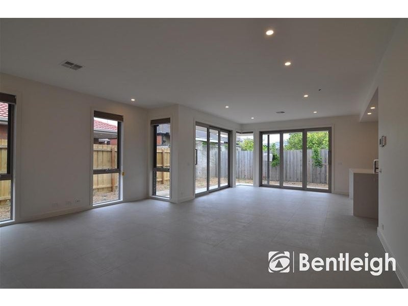 2/33 Browns Road, Bentleigh East VIC 3165