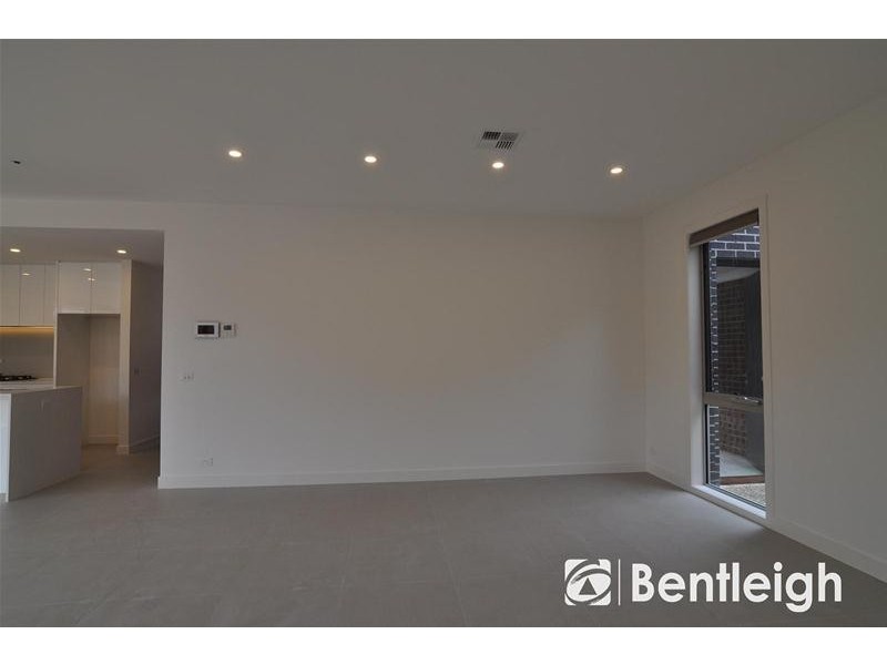 2/33 Browns Road, Bentleigh East VIC 3165