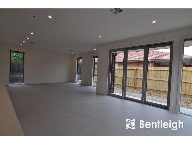 2/33 Browns Road, Bentleigh East VIC 3165