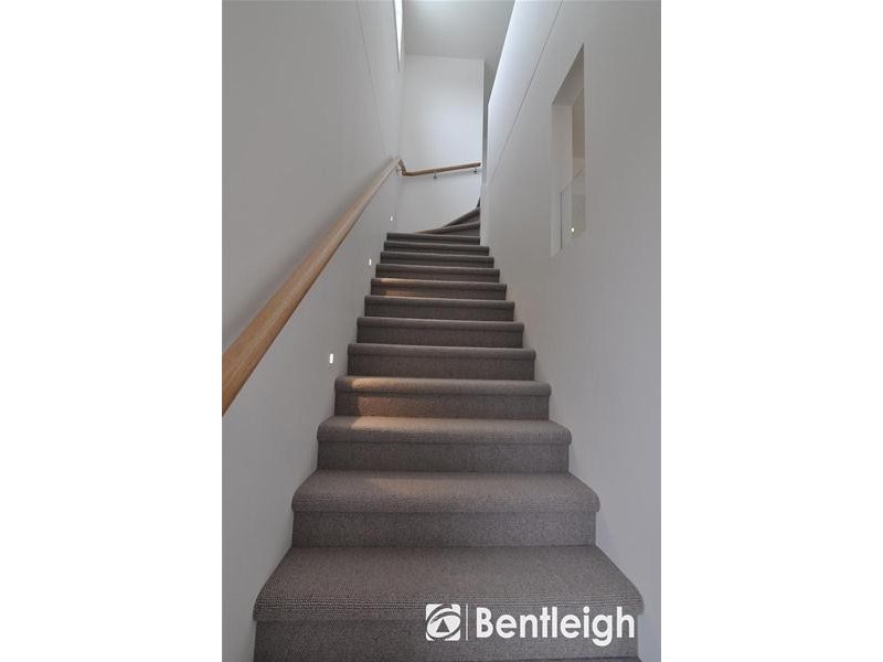 2/33 Browns Road, Bentleigh East VIC 3165