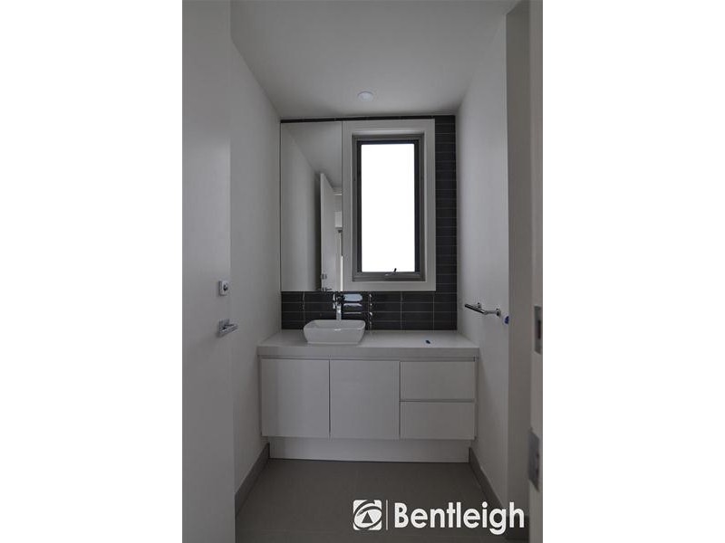 2/33 Browns Road, Bentleigh East VIC 3165