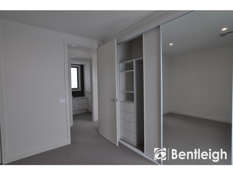2/33 Browns Road, Bentleigh East VIC 3165