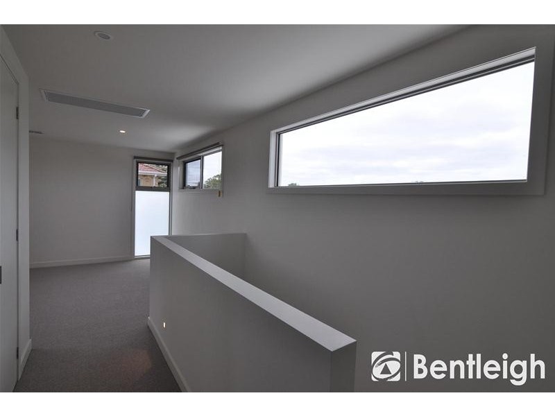 2/33 Browns Road, Bentleigh East VIC 3165