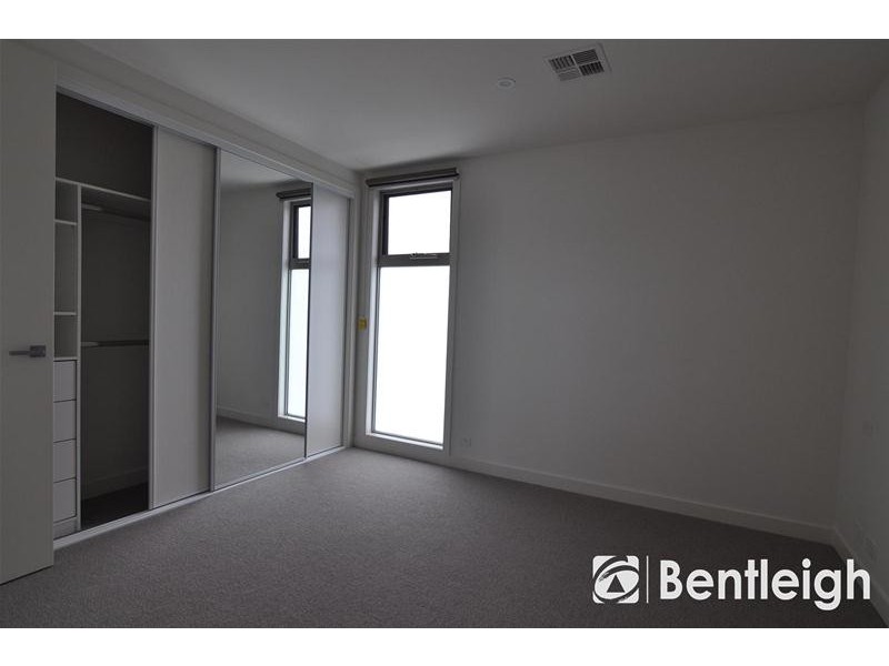 2/33 Browns Road, Bentleigh East VIC 3165