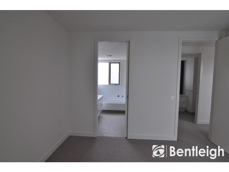 2/33 Browns Road, Bentleigh East VIC 3165