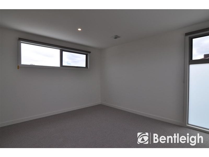 2/33 Browns Road, Bentleigh East VIC 3165
