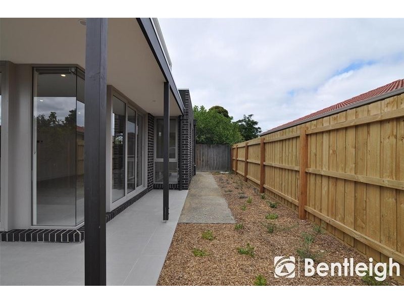 2/33 Browns Road, Bentleigh East VIC 3165