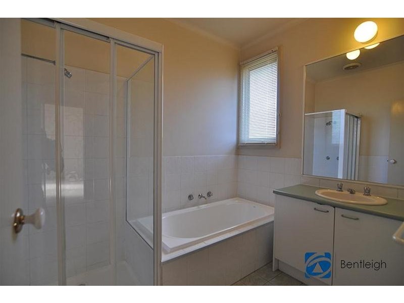 3/2 Garden Road, Bentleigh East VIC 3165