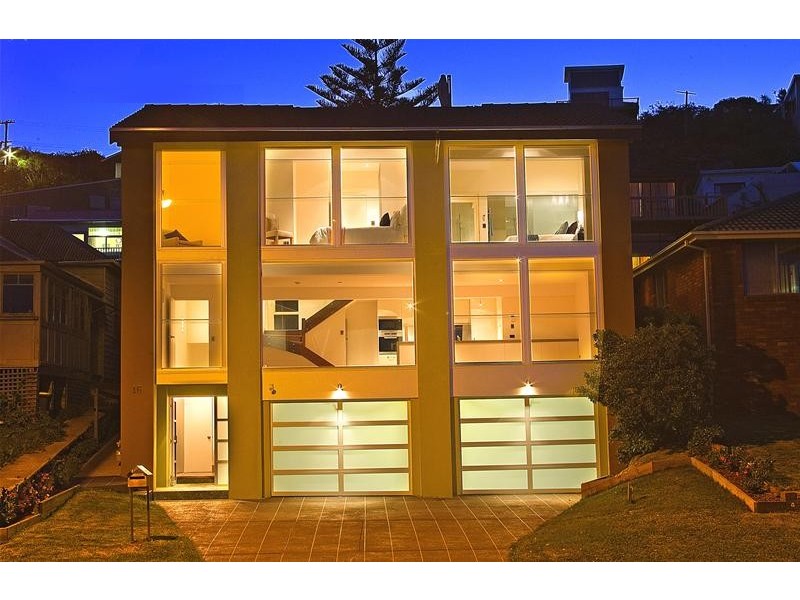 16 Carrington Parade, Freshwater NSW 2096