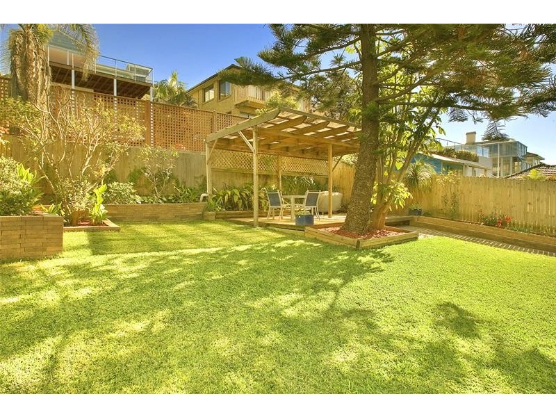 16 Carrington Parade, Freshwater NSW 2096