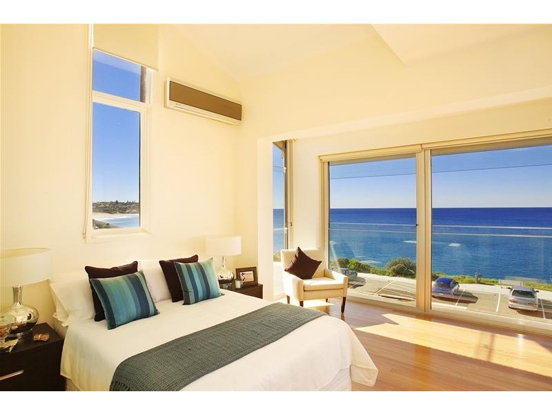 16 Carrington Parade, Freshwater NSW 2096