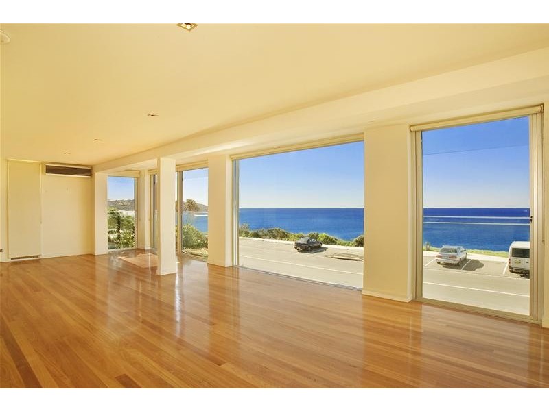 16 Carrington Parade, Freshwater NSW 2096