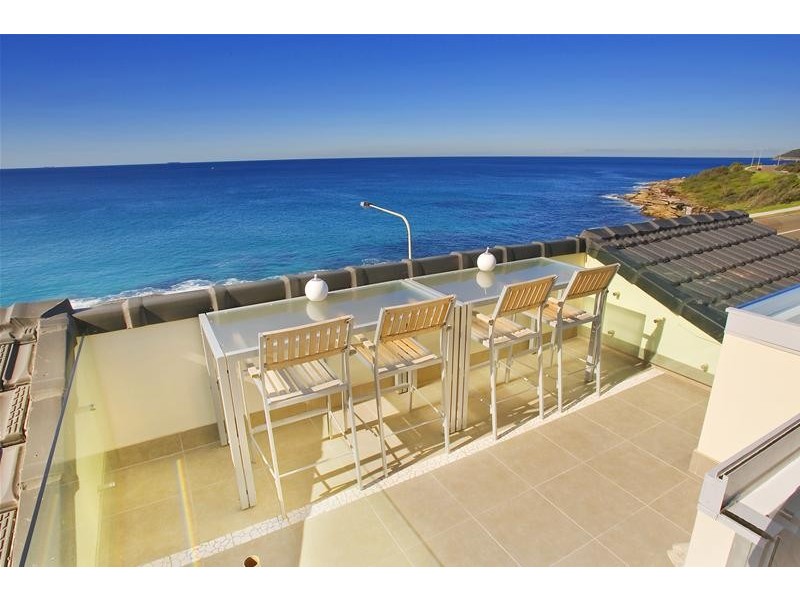 16 Carrington Parade, Freshwater NSW 2096