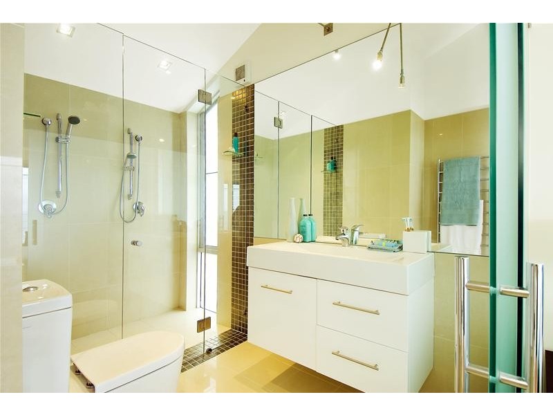 16 Carrington Parade, Freshwater NSW 2096