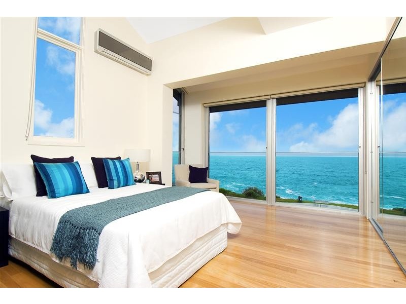 16 Carrington Parade, Freshwater NSW 2096