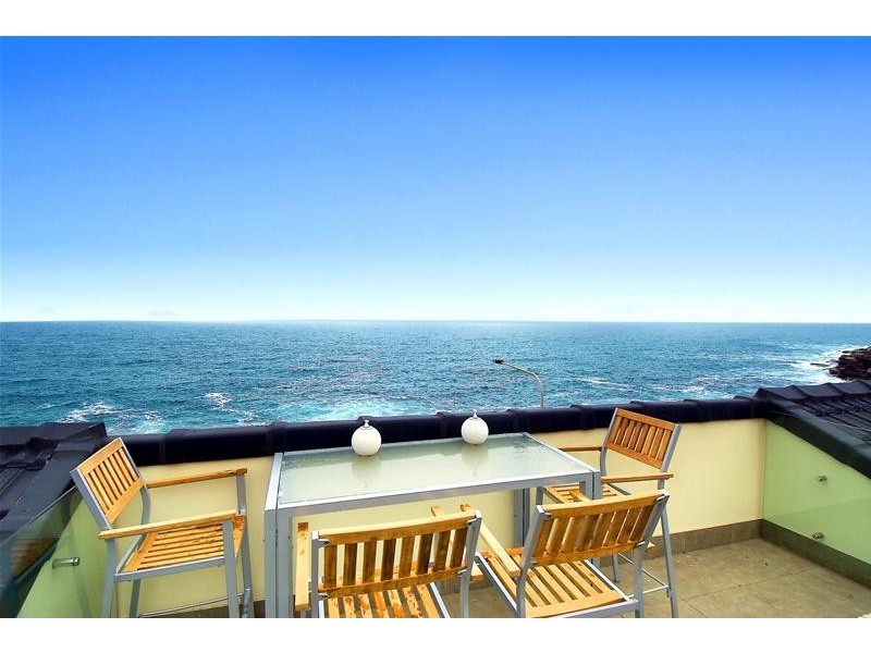 16 Carrington Parade, Freshwater NSW 2096