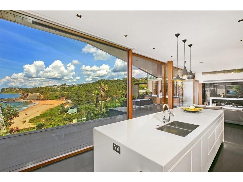 32 The Serpentine, Bilgola NSW 2107