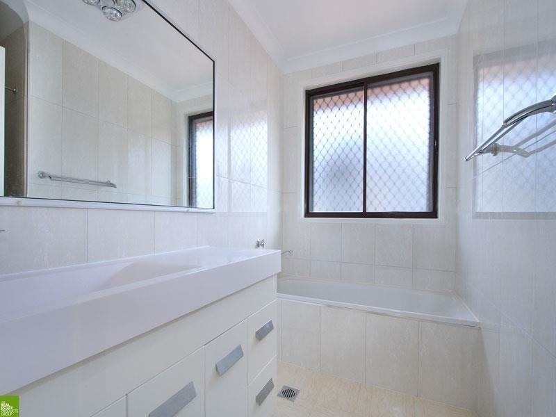 11 Newcombe Street, Berkeley NSW 2506